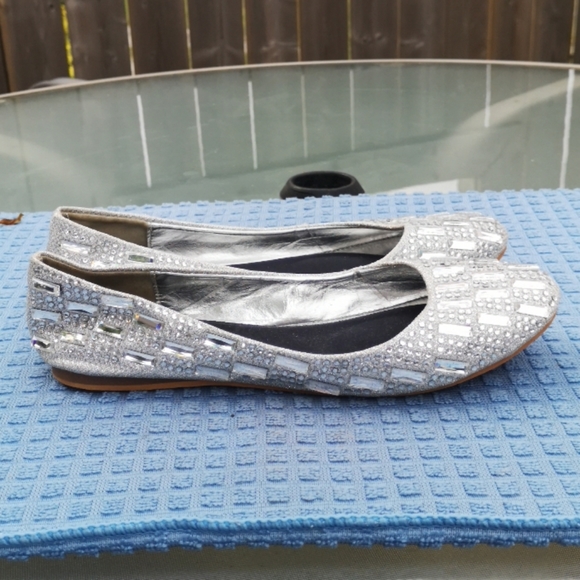 Shoes - Picture 2 of 3